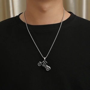 Gothic skull motorcycle pendant necklace in silver titanium steel with box chain for men