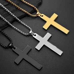 Poliertes Edelstahl-Kreuzanhänger-Set in Gold, Silber und Mattschwarz mit Box-Ketten-Design