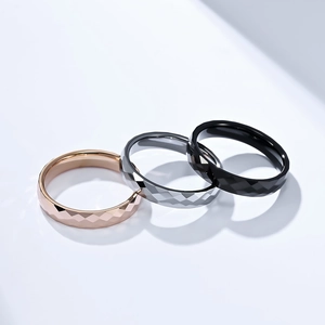 Bagues en acier tungstène 4mm avec coupe facettée en finitions or rose, argent et noir
