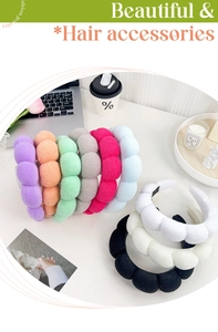 Détail de neuf serre-têtes rembourrés colorés en tissu éponge très doux