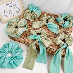 Chouchous Élégants en Tissu Satiné pour Femmes Rayures Vertes Nœud Ruban Élastiques Cheveux Style Forêt Accessoires Cheveux
