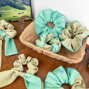 Ensemble d'élastiques chouchous élégants en tissu vert olive et rayé avec rubans