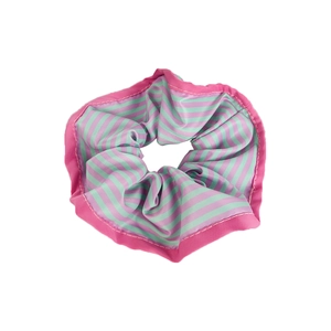 Chouchou élégant en satin à rayures rose et vert menthe avec finition brillante