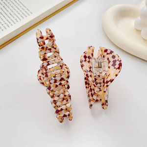 Minimalist checkered hair claw clips with retro tortoise shell texture and metal spring
