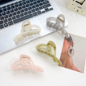 Vintage Heart Hair Claw Clip For Women Elegant High End Plastic Hair Accessory For Daily Styling Large Matte Shark Clip