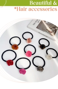 Detailliertes Set aus mehrfarbigen Acetat-Rosen-Haargummis mit elastischen Kordeln