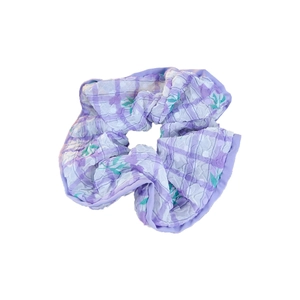 Chouchou minimaliste à carreaux violets avec texture en tissu seersucker doux et léger