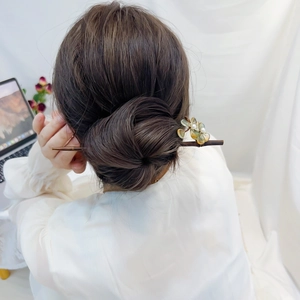 Elegant Chinese vintage wooden hair pin with gradient petals and pearls on low bun