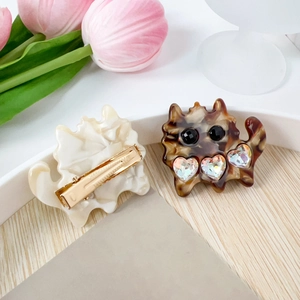 Cute cat-shaped acetate hair clip with rhinestones and golden metal duckbill clip