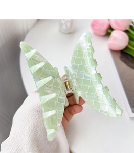 Grande pince à cheveux papillon verte avec motif à carreaux blancs élégante