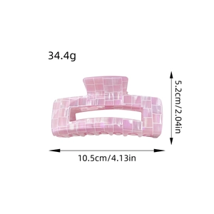 Pince à cheveux rectangulaire irisée rose avec motif mosaïque et fini nacré