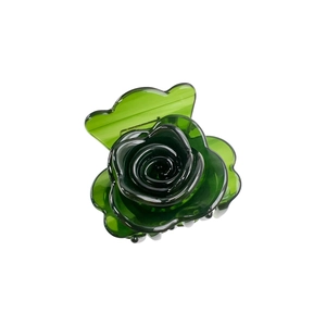 Pince à cheveux rose en acétate vert translucide avec un design floral en couches