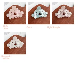 Détail des pinces à cheveux fleur en acétate en rose, cyan, violet et blanc sirène