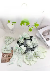Haarschmuck-Set mit Blumenmuster, Schleifen-Haarspangen in Hellgrün und Creme