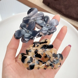 Lot de pinces à cheveux en acétate à trois fleurs marbré gris et motif léopard
