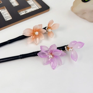Haarstab aus Holz im chinesischen Stil eleganter Blumenhaar-Pin mit Harzblütenblättern und Kunstperlen für Damen Haarschmuck