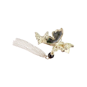 Pince à cheveux papillon dorée élégante avec ailes en résine verte et longs glands perlés