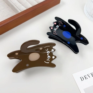 Cute acetate cat hair claws in black and brown colors with a glossy finish