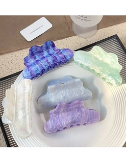 Détails de pinces à cheveux nuage en acrylique marbré aux couleurs nacrées élégantes