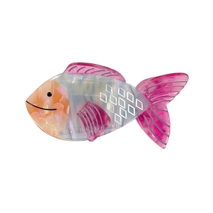 Pince à cheveux poisson élégante en acétate rose avec texture marbrée nacrée