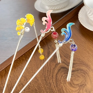 Lot de trois épingles à cheveux vintage avec feuille de ginkgo, nuages émaillés et glands