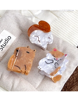 Detailansicht der Acetat-Haarklammern mit süßen Eichhörnchen, Wasserschwein und Katzen-Designs
