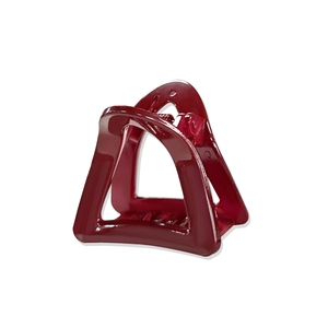 Pince à cheveux triangulaire rouge foncé élégante pour chignon avec fini brillant