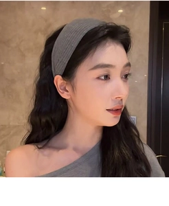 Close-up of grey knitted ribbed headband on model showing non-slip texture