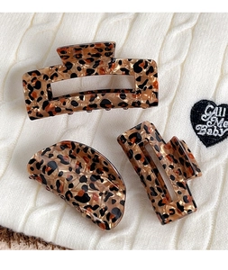 Three-piece leopard print hair claw set in square and rectangle shapes on knit background