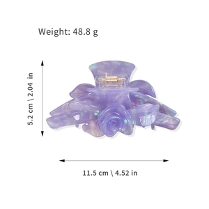 Pince à cheveux fleur en acétate violette avec texture marbrée irisée et dimensions