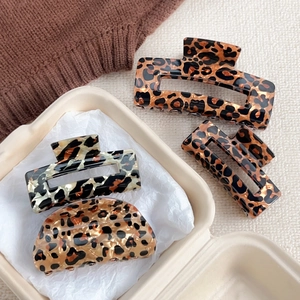 Vintage Leopard Print Hair Claw Clip Large Square Acrylic Shark Clip Retro Fashion Hair Accessory For Women Thick Hair