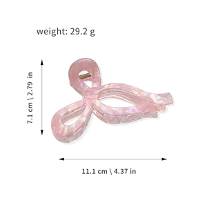 Pince à cheveux rose en forme de nœud avec texture marbrée nacrée pour les femmes