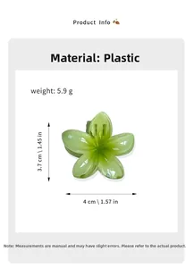 Détail montrant poids et taille de la petite pince à cheveux fleur de frangipanier verte