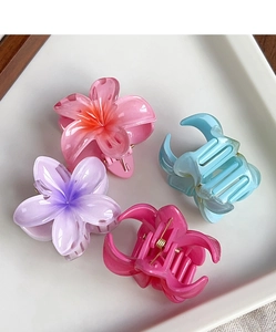 Lot de quatre pinces à cheveux fleur frangipanier en résine dégradée rose et bleue