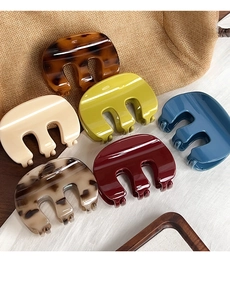 Detailed set of medium pumpkin claw clips in six assorted glossy autumn colors