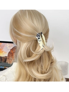 Pince à cheveux mignonne panda chien pour coiffure demi-attachée sur cheveux blonds