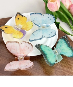 Lot de quatre pinces à cheveux papillon colorées en jaune, bleu, rose et vert
