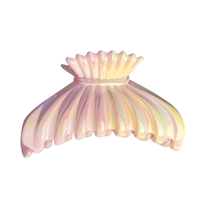 Irisierendes Haarklammer-Muscheldesign in Rosa und Gelb für elegante Hochsteckfrisuren