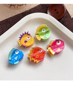 Lot de cinq pinces à cheveux en acrylique en forme de poissons tropicaux colorés
