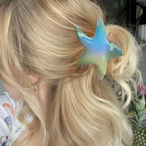 Starfish hair claw clip with ocean blue gradient plating for summer beach hair styling