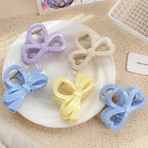 Pinces à Cheveux Douces de Style Coréen avec Découpe en Cœur Accessoires de Coiffure en Plastique Laqué pour Femmes Coiffage Quotidien