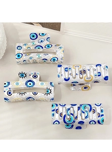 Detailansicht des 4-teiligen Sets Evil Eye Acetat Haarklammern mit blauem Muster und Rechteckform