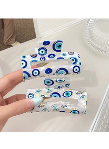 Detailansicht von Evil Eye Haarklammern mit Perlmutt-Marmor-Textur für das Haar