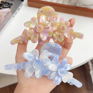 Pinces à cheveux élégantes en acétate fleurs 3D aux couleurs pastel irisées