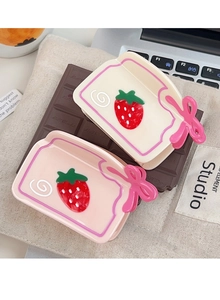 Détail des pinces à cheveux en forme de brique de lait fraise avec nœuds roses