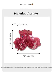 Vue détaillée de la pince à cheveux en acétate avec strass et dimensions 9 cm par 6,6 cm