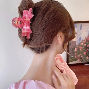 Elegant 3D pink acetate bow hair claw clip for women styled in a soft French fashion look