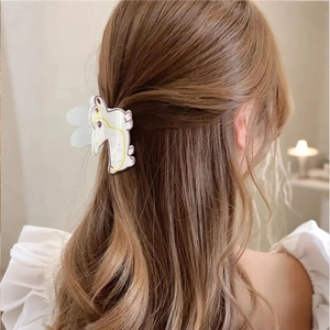 Niedliche Haarspange aus weißem Marmor für elegante Damen-Halbfrisuren im Alltag