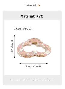 Détail de la pince à cheveux à motif marguerite montrant les dimensions et la texture PVC