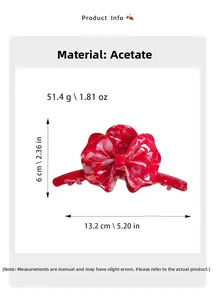 Dettaglio della molletta in acetato rosso con dimensioni 13,2 cm e peso di 51,4 grammi